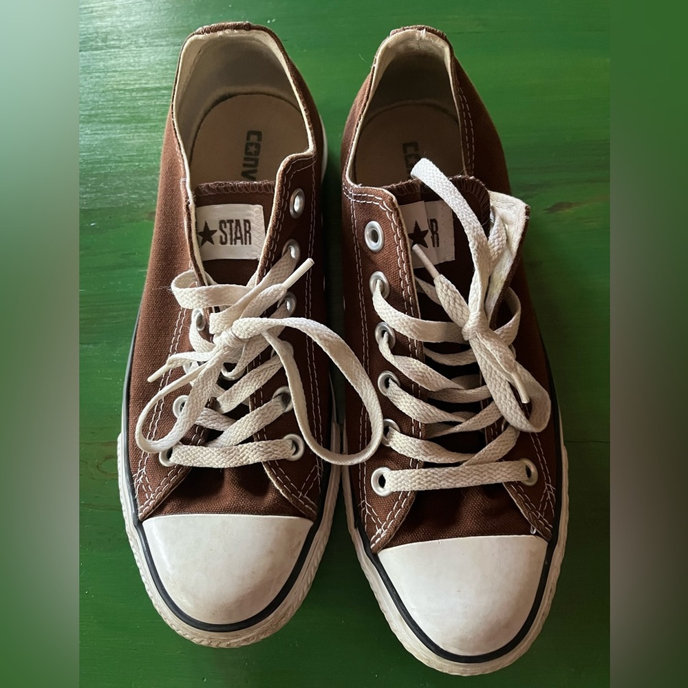women’s size 8. converse. loved.